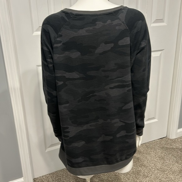 Danskin crew neck sweatsh - camo! - Picture 3 of 5